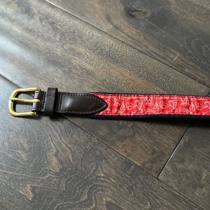 Mens small Vineyard vines belt. Tag has been ripped out. 28” waist.